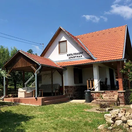 Szoloskert Apartment *