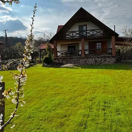 Szoloskert Apartament *