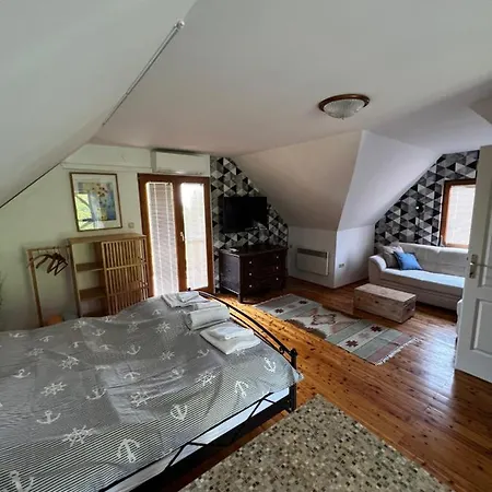 Szoloskert Apartment