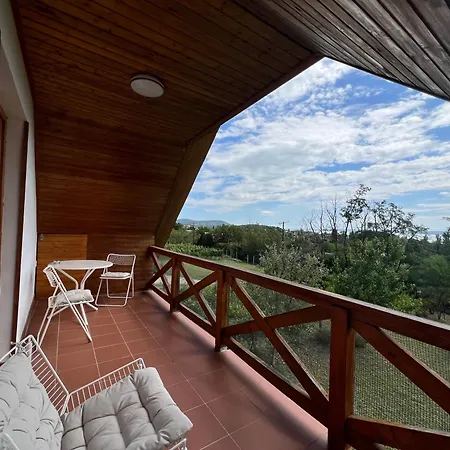 Szoloskert Apartment