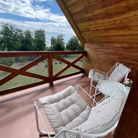 Szoloskert Apartment *